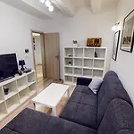 Chaplin Apartment - Free Garage Parking